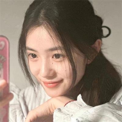 看她轻轻的飞起